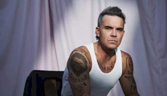 Robbie Williams presentó “Spies”