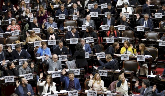 PARLAMENTO 