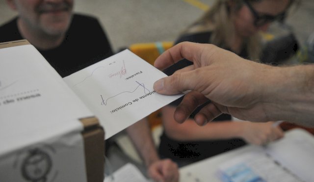 votar