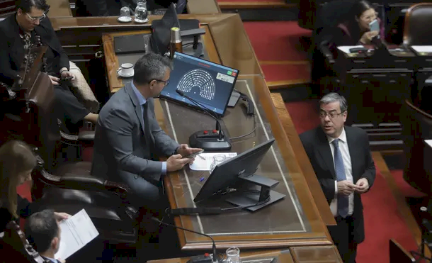 DIPUTADOSPRESUPUESTOUNI