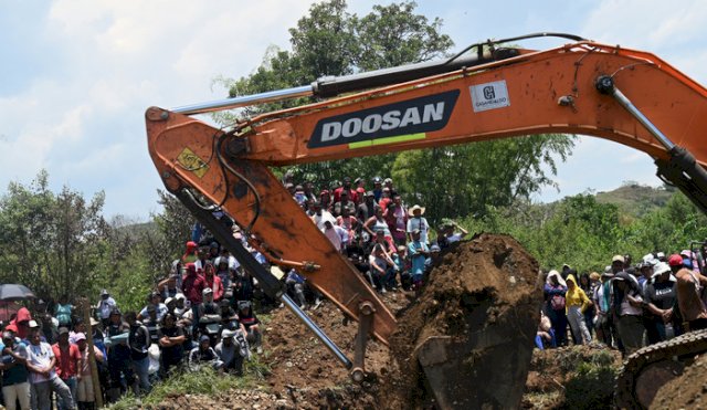 Rescataron a 23 mineros atrapados en Colombia