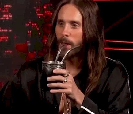 Jared Leto probó un mate durante la promoción de una película y se hizo viral
