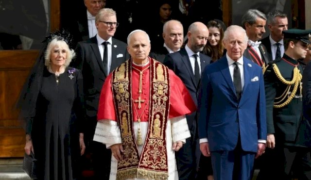 Histórico encuentro entre el papa León XIV y el rey Carlos III en un acto por los 500 años del cisma anglicano