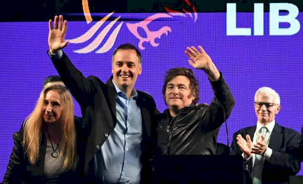 ADORNIJEFEDEGABINETE