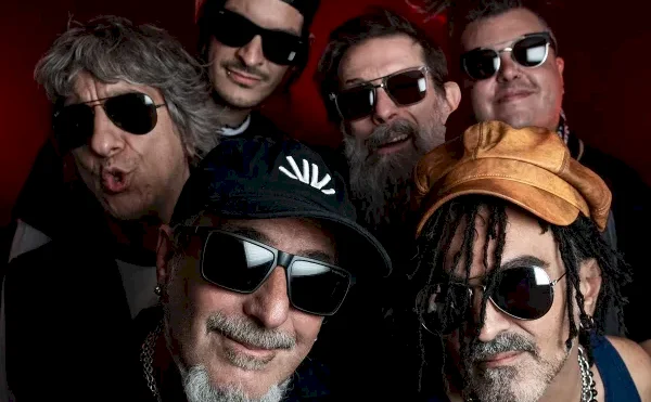 Kapanga y Bandalos Chinos presentan: 