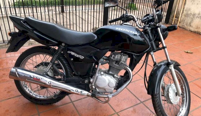 Violento robo en Los Hornos: le dispararon para robarle la moto en 