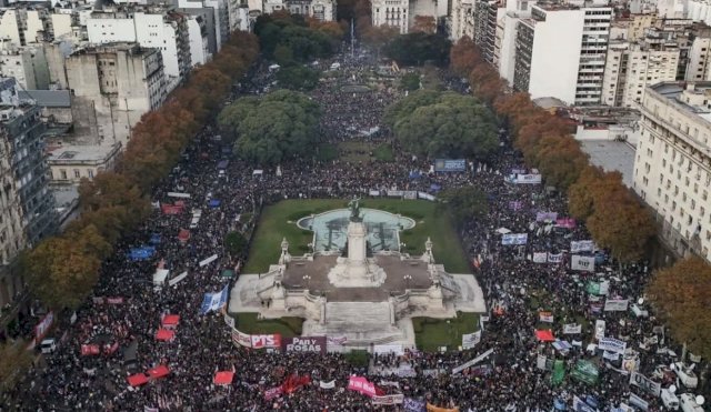 NIUNAMENOS2026