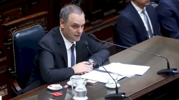 adorni informe