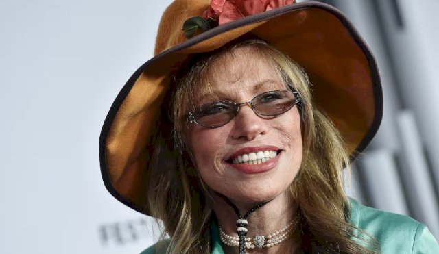 CARLYSIMON