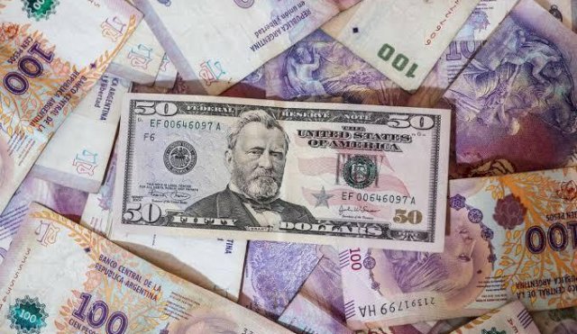 extranjero dinero